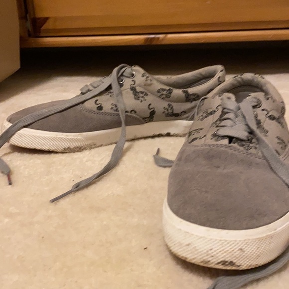 Grey suede sneakers with tigers print on them - Picture 2 of 3